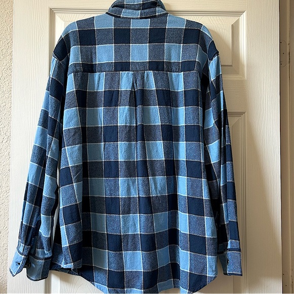 Levi’s - Oversized Flannel - Picture 4 of 4